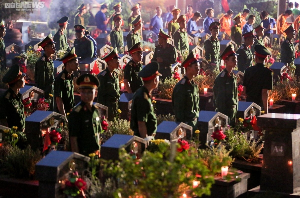 Candle-lighting ceremony held in tribute to martyrs in Hanoi